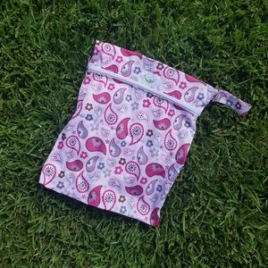 Wet Bag 💦 Zippered w/ Snap Handle To Attach